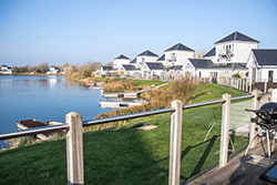 Cotswold Short Breaks - Lakeside holiday homes on the Cotswold Water Park.