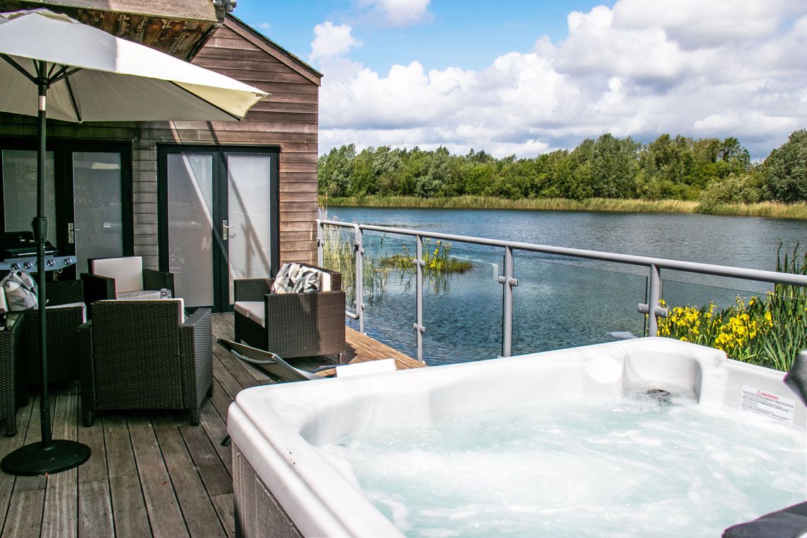 Waters Edge Hot Tub Cotswold Water Park