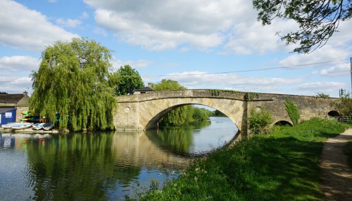 Lechlade Thames Path