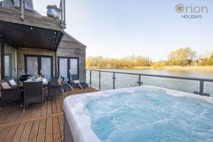hot tub and views from private sun deck of Waters Edge 5