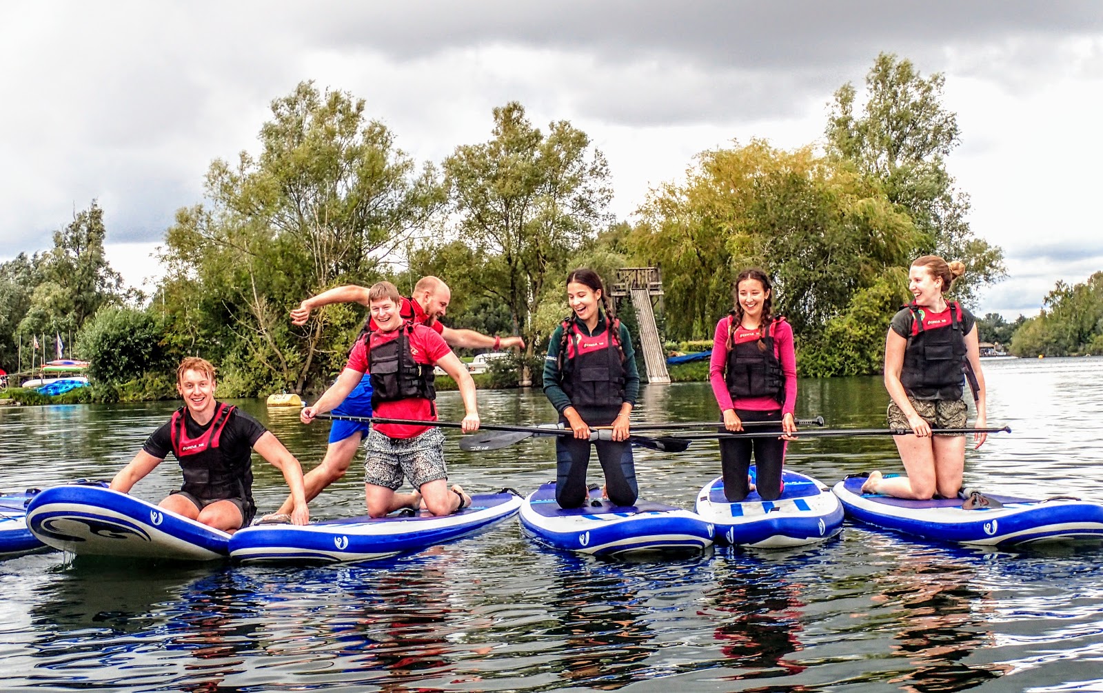 Paddleboarding & water sports activites in the Cotswold Lakes