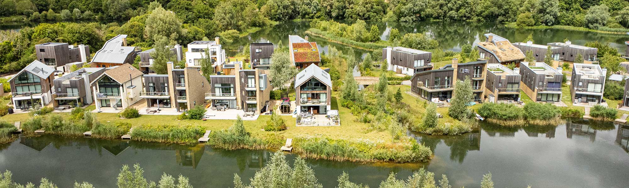 Holiday accommodation and lodge properties at Minety Lake.